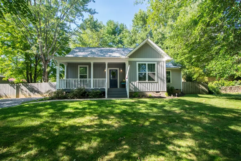 Be our guest-3-bedroom house in a great location! - Image 1