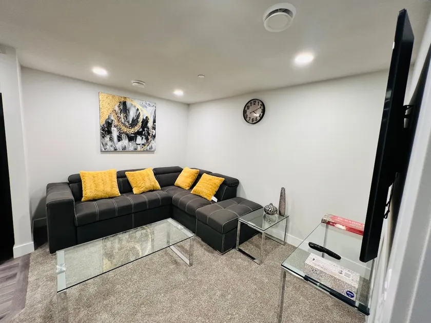 Cozy 2 bedroom guest suite close to YYC Airport! - Image 1