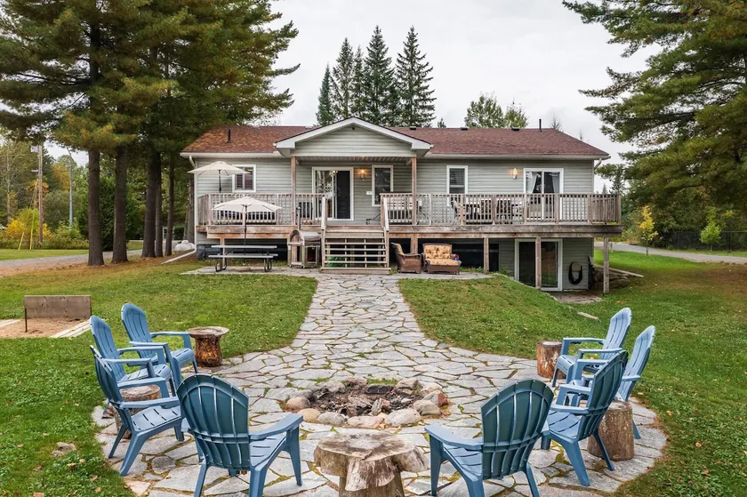 Lakehouse 518 - Modern Waterfront Cottage, Kearney - Image 1