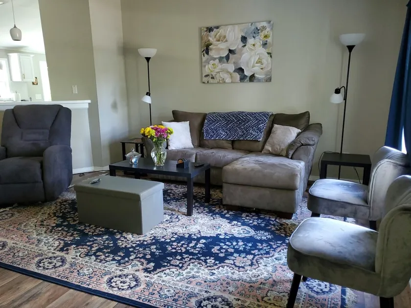 Cul-de-sac Home - Image 1