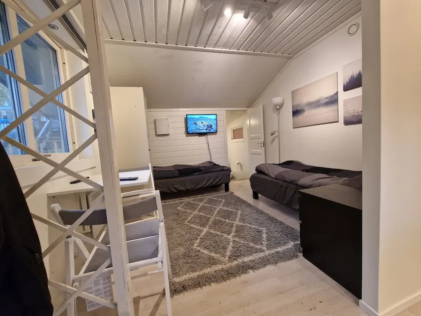 Delightful guest house with free parking - Image 1