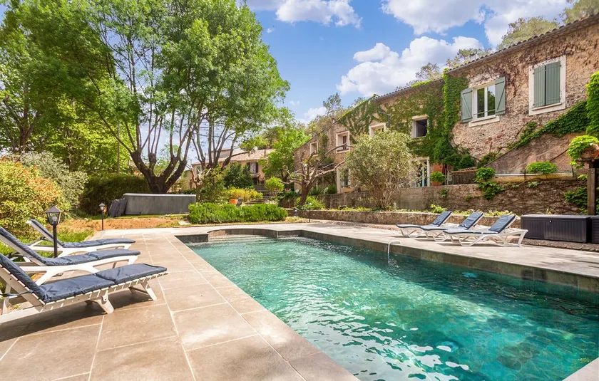 Villa for 12 people with pool & hot tub – village within walking distance - Image 1