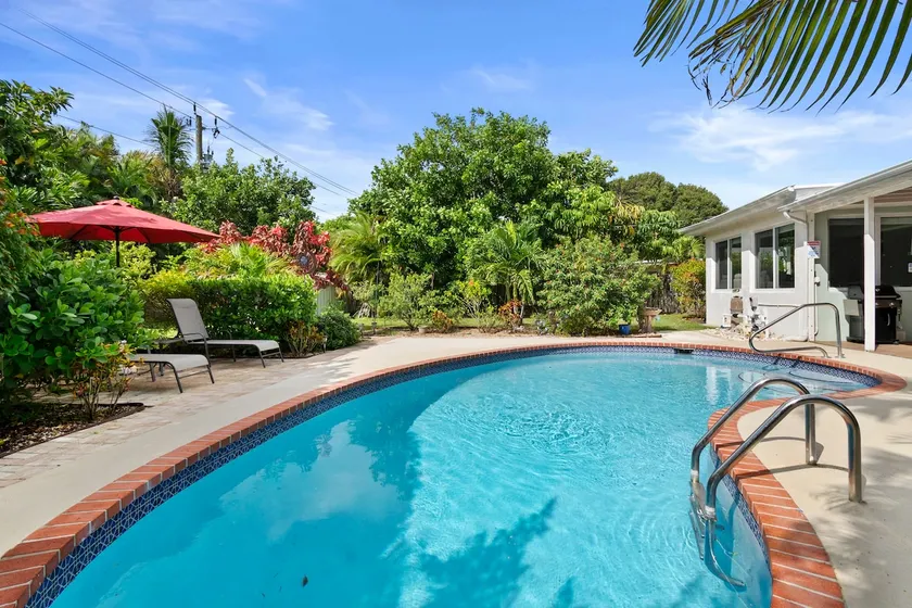 Jungle house Heated Salt pool, 5 min away from the beach! - Image 1