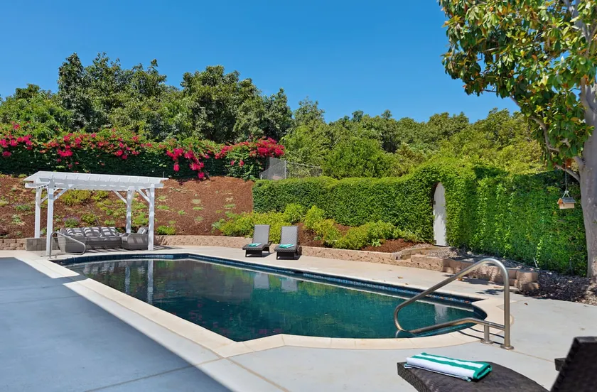 Lilac Country Villa on 20 Acre Avocado FARM Stay - Image 1