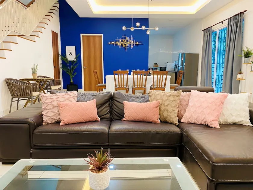 5Bedroom Villa @ Seremban 20pax Netflix Projector Pool - Image 1