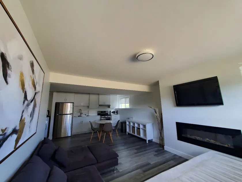 Modern Suite. You’re home away from home. - Image 1