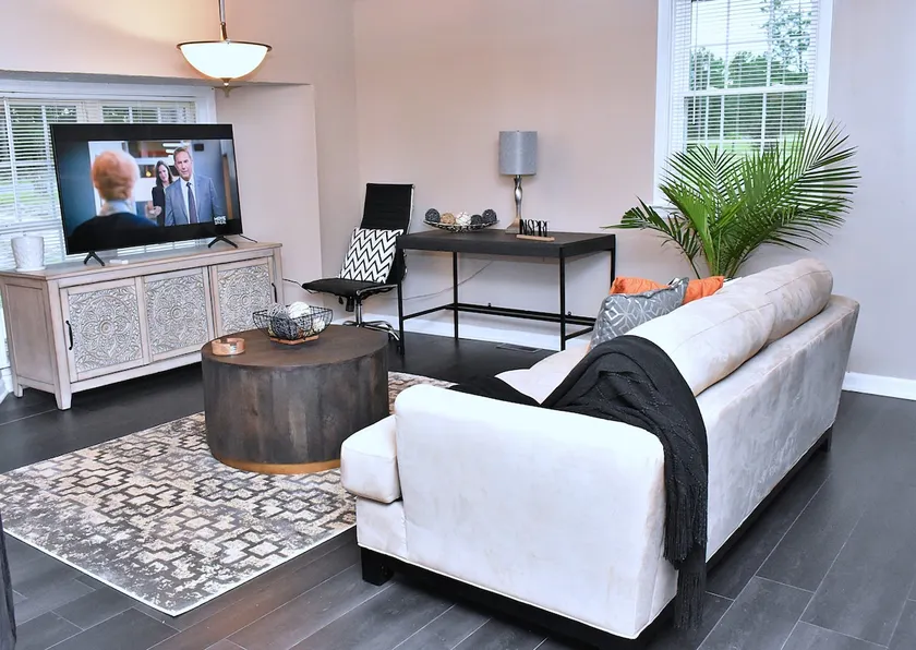Cozy-Modern Retreat with outdoor entertainment - Image 1