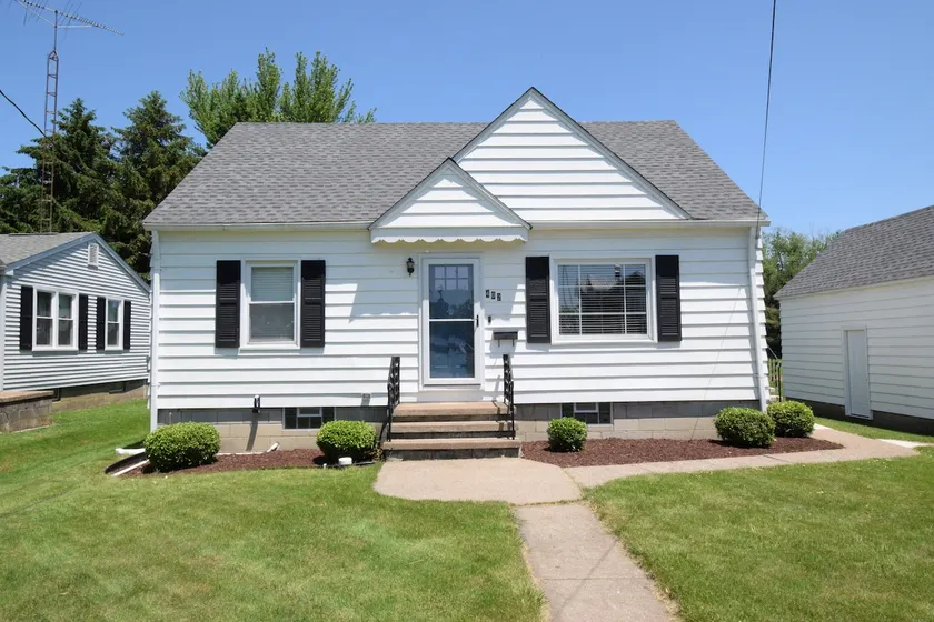 NickelPlate Beach House w Street Legal Golf Cart - Image 1