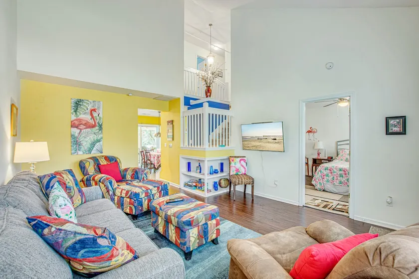 Clean, Spacious w Pool Access - Convenient & Quiet - Image 1