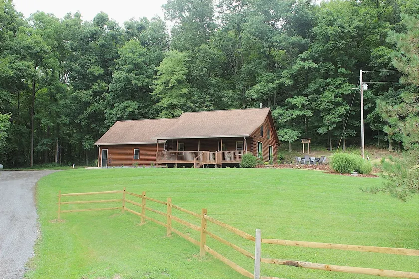 Cozy Hollow Cabin with Hot Tub - Image 1