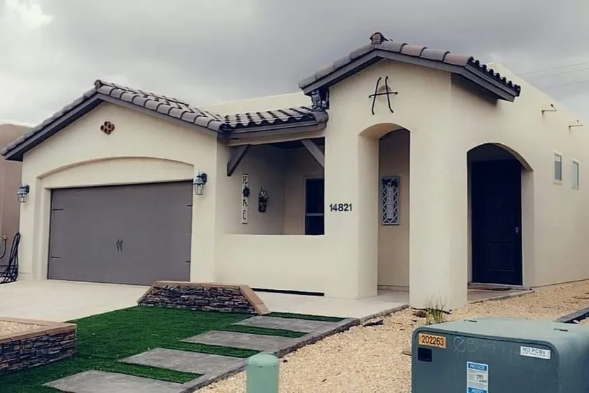 Modern 3 bedroom house Located on the far east - Image 1