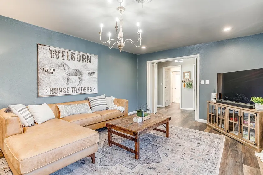 Downtown Hico home, just steps away from shopping! - Image 1