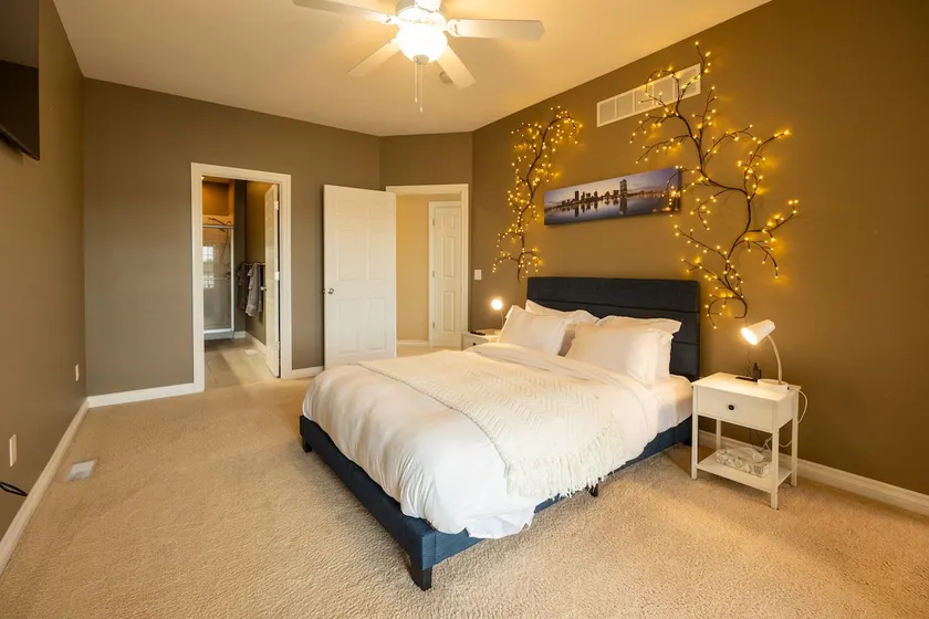 Riverfront Townhome w/ Panoramic Deck Views - Image 1