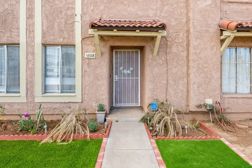 Beautiful Townhome with 2 Master Bedrooms - Image 1