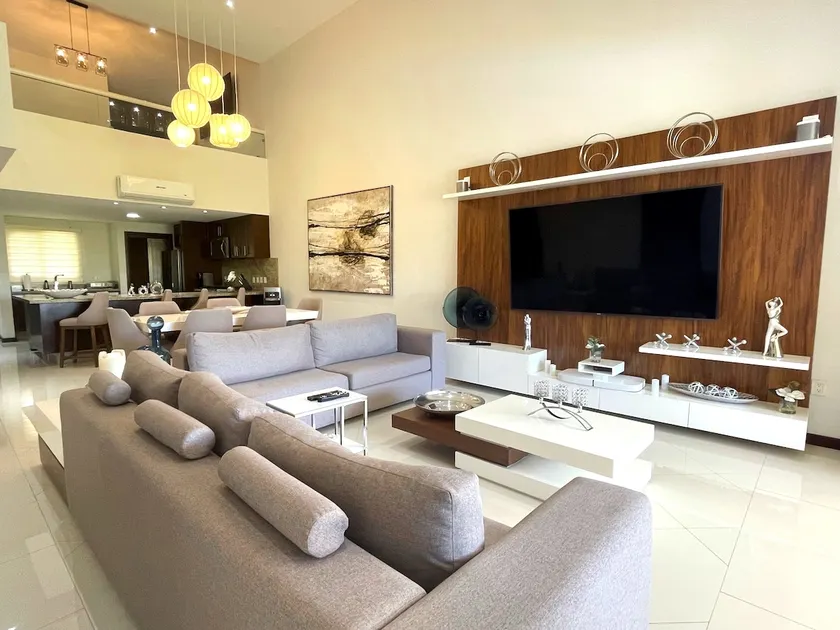 Luxury Penthouse on El Tigre Golf Course - Image 1