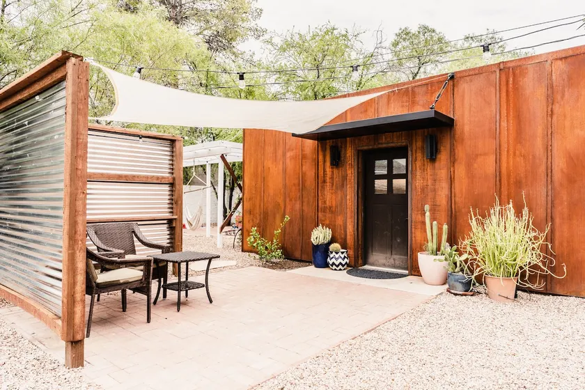 Luxy House - Image 1