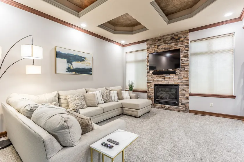 Spacious family friendly, hot tub, bar 5bed/3bath - Image 1