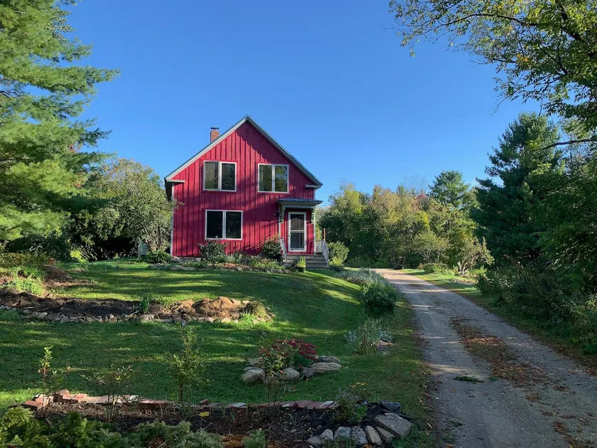 Unique artist's sun filled farmhouse meets loft - Image 1