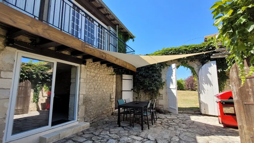 Renovated Cottage with two bedrooms and shared swimming pool - Image 1