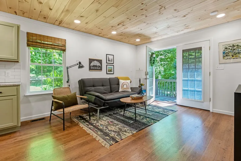Private Guesthouse—serene & conveniently located! - Image 1