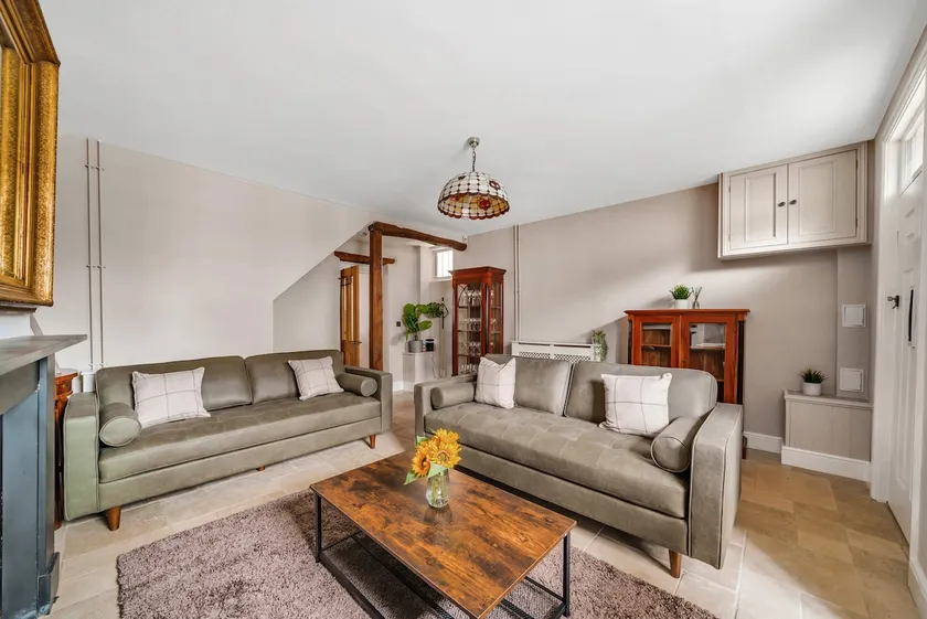 Fox Cottage, within 5 min walk of Bicester Village - Image 1