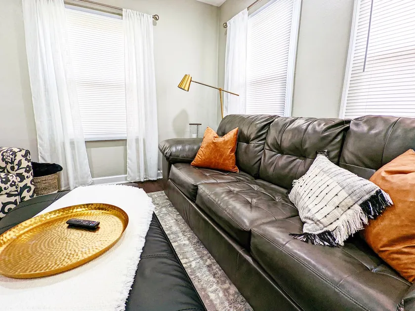 Remodeled Comfort Home Bettendorf + Fenced yard - Image 1