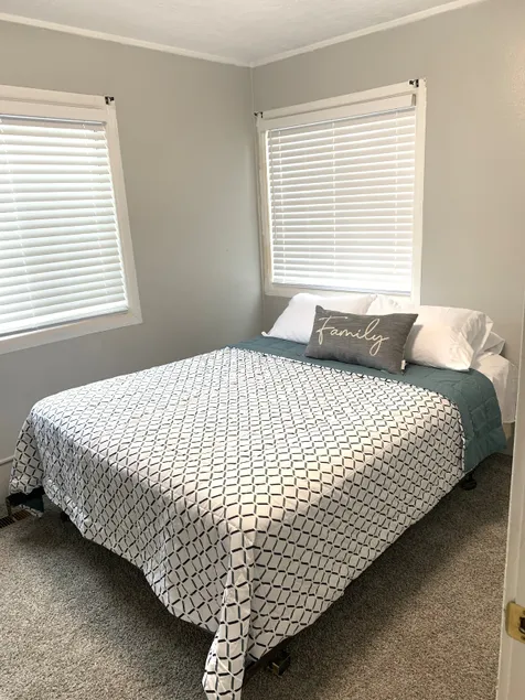 King, queen, & twin bed. 2-bedroom. Fenced around. - Image 1