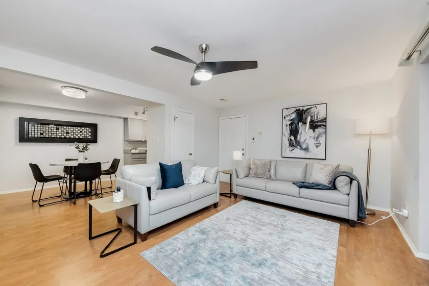 ♛The Broadway Special♛ - 2 Bd/1 Bath Smart-Condo! - Image 1