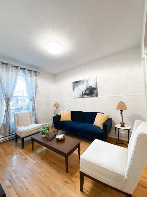 Spacious Apartment with Balcony and Office - Image 1