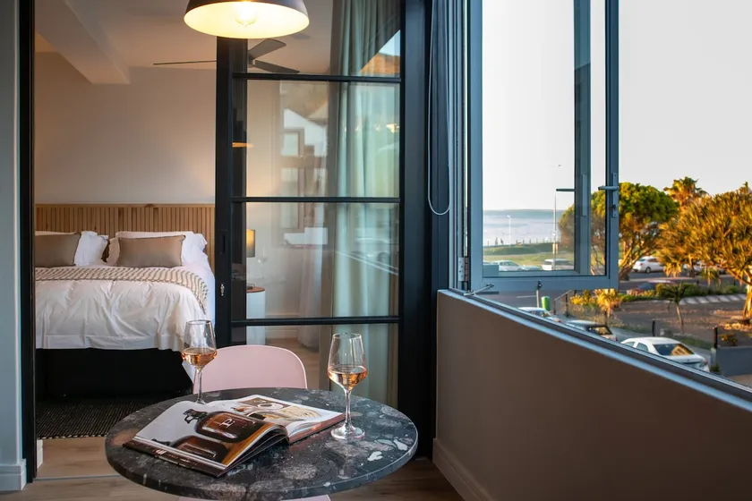 Urban Luxury Apartment in Sea Point - Image 1