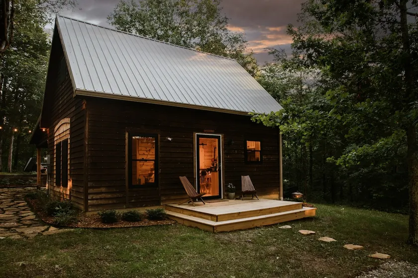 Romantic Cozy Cabin Getaway w/ Firepit & Hot Tub - Image 1
