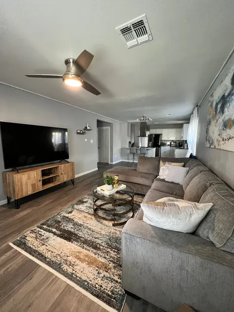 Cute Bungalow on Quiet Street - Image 1