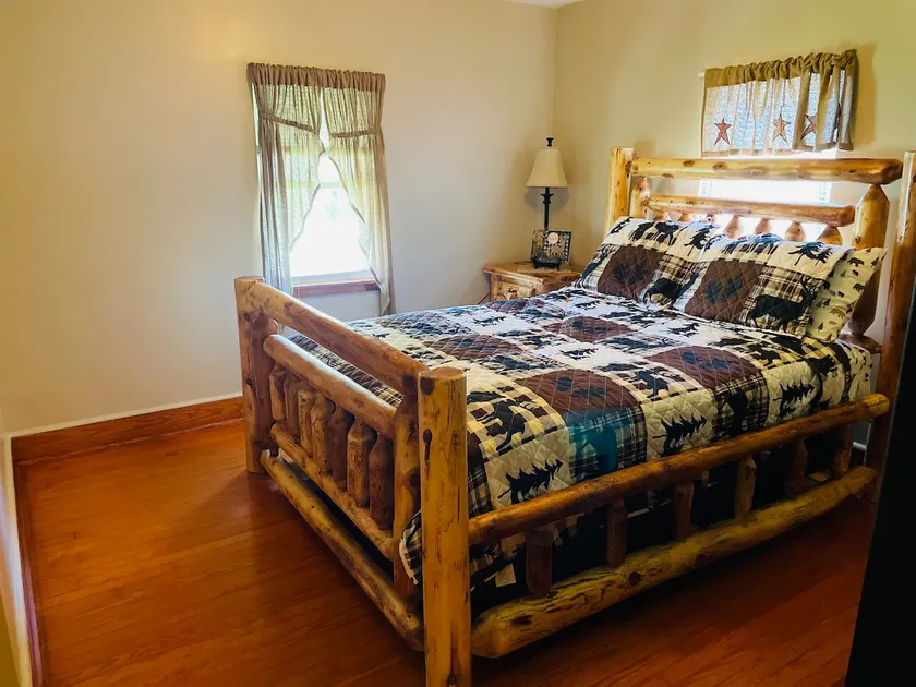 Chad’s place 4- Bedroom 2-BR home at Smoke Hole Wi-Fi -Pet Friendly- sleeps 8-10 - Image 1