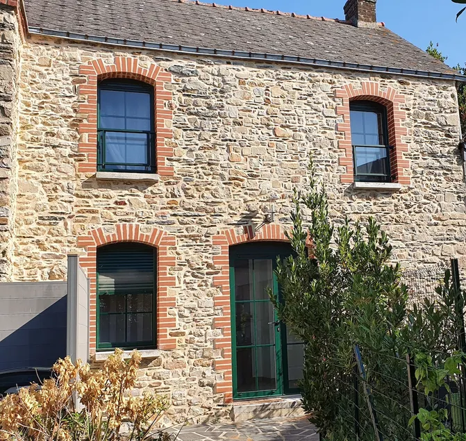 First floor studio in stone farmhouse - Image 1