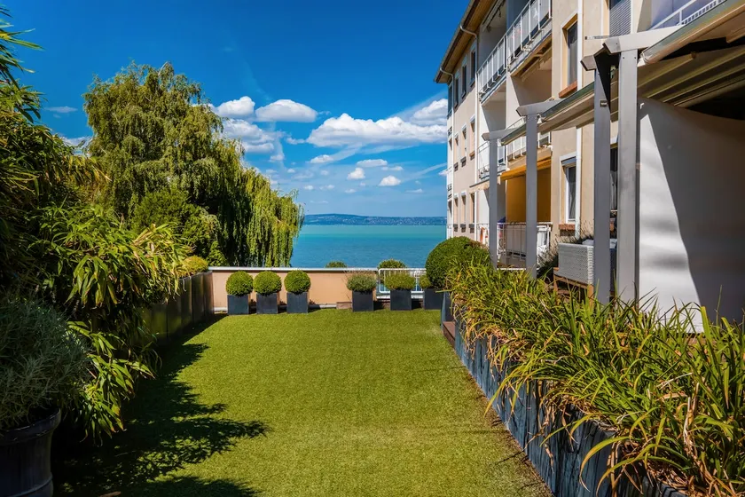 MyFlat Kormoran Lakeside Apartment II. | lake-view - Image 1
