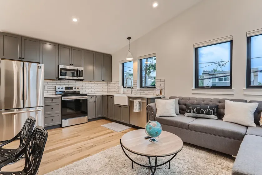 Newly Built Above Garage 2 bed in the ❤️ of LoHi - Image 1