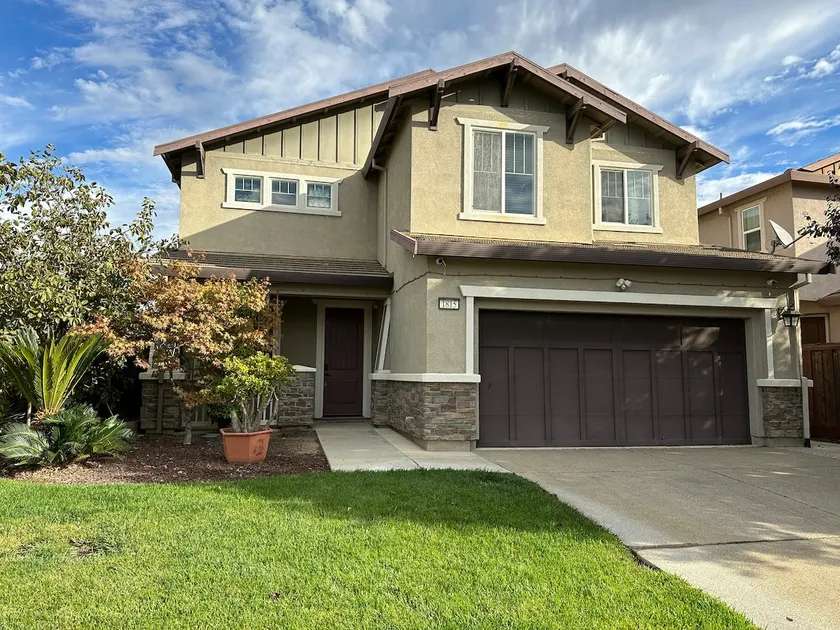 Beautiful Home Woodland CA Near UC Davis & Airport - Image 1