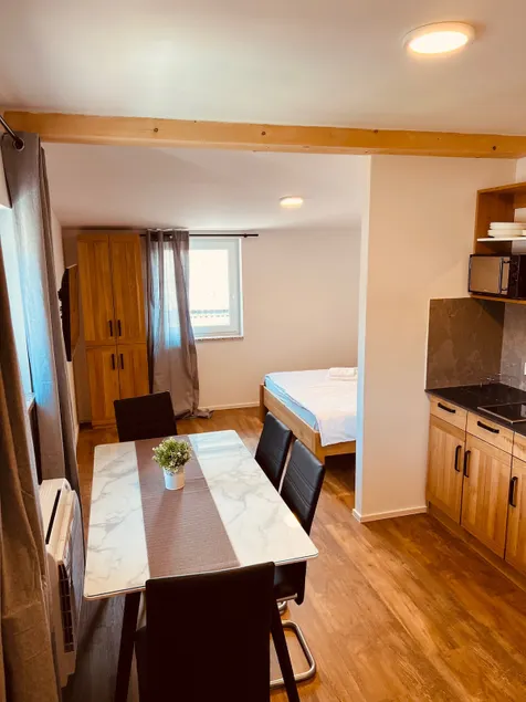 Superior Family Apartment | 5 Min to Airport - Image 1