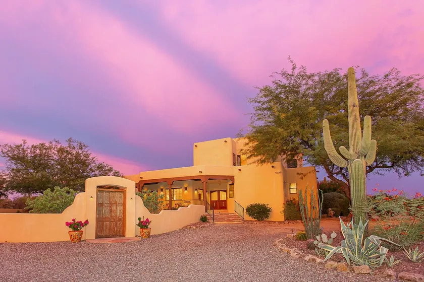 Spectacular Views, Heated Pool, and Outdoor BBQ - Image 1