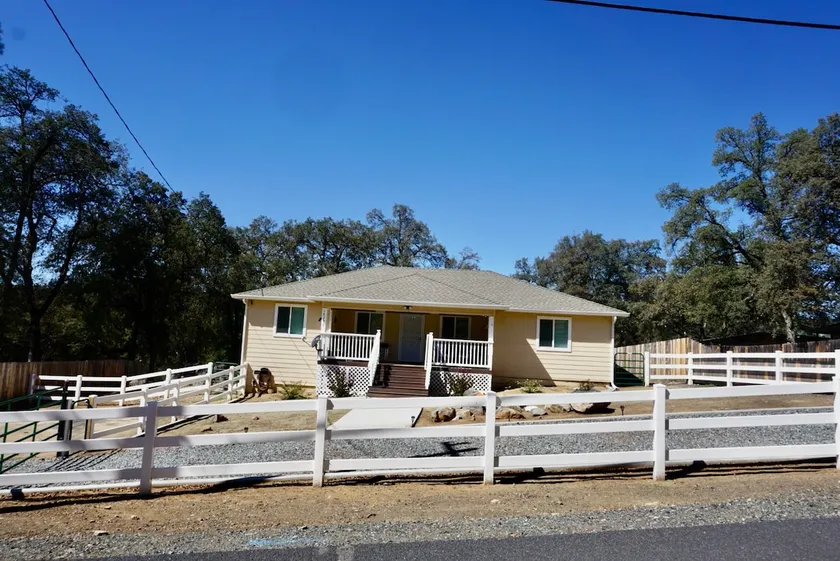 Cozy 3 bedroom 2 bath countryside home - Image 1