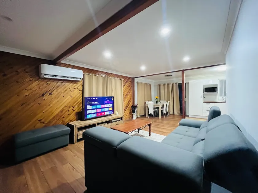 Beautiful & Freshly Renovated 3 Bedroom apartment - Image 1