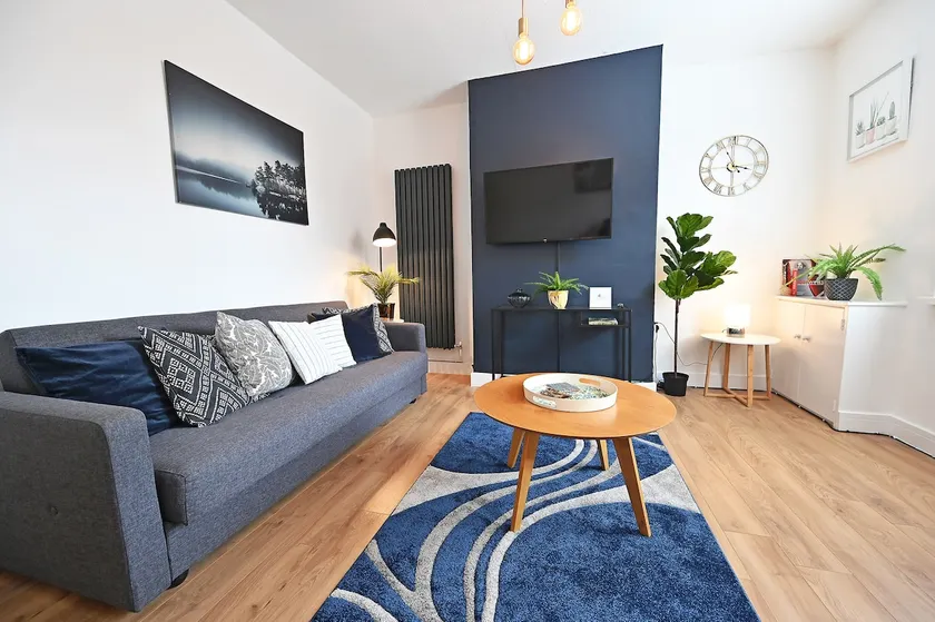 The Coffee Pot Cottage in Town Centre FREE Parking - Image 1