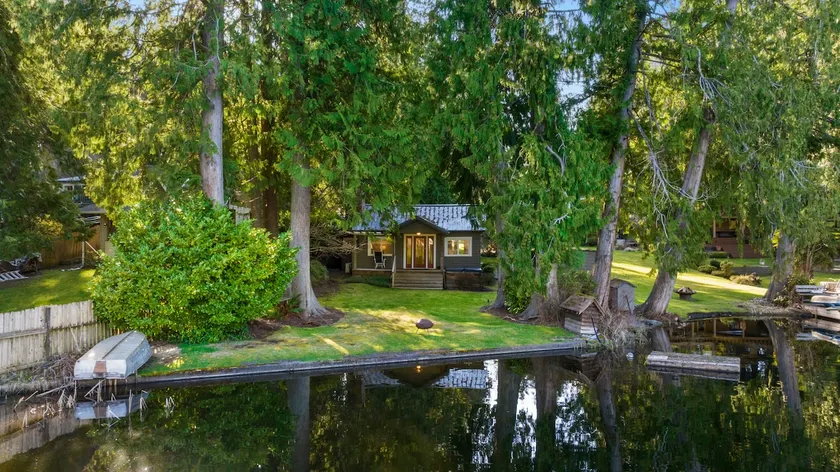 The Lake House - hot tub, waterfront - Image 1