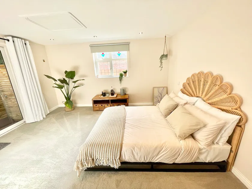 Tranquil En-Suite - Urban Woodland Retreat - Image 1