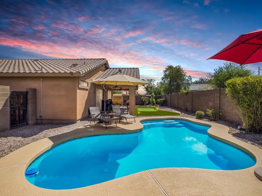 Western vibe 3 BR home with heated pool and sauna - Image 1