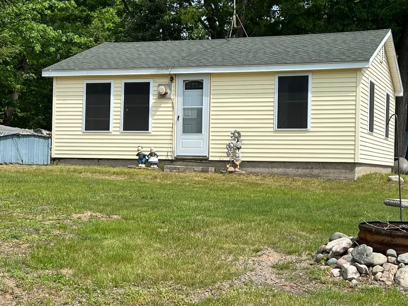 Cozy waterfront cottage - Image 1