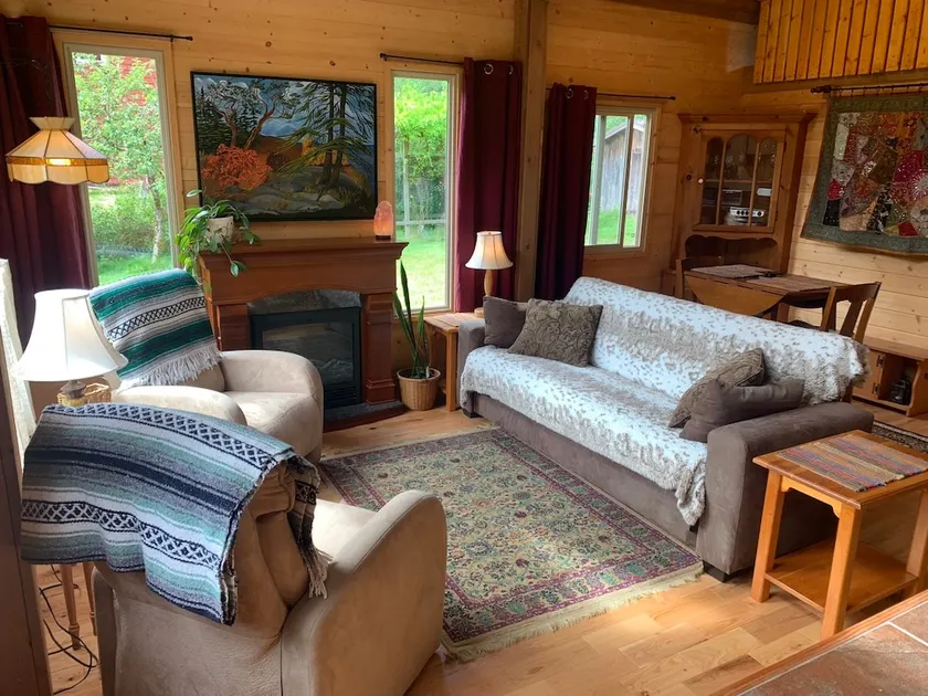Ravenwood Cottage: Romantic Country Cabin - Image 1