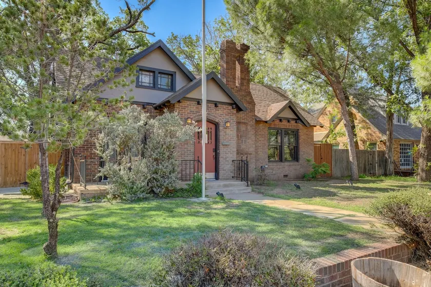 Matador Manor - 5 bed/5bath, walkable to TTU - Image 1