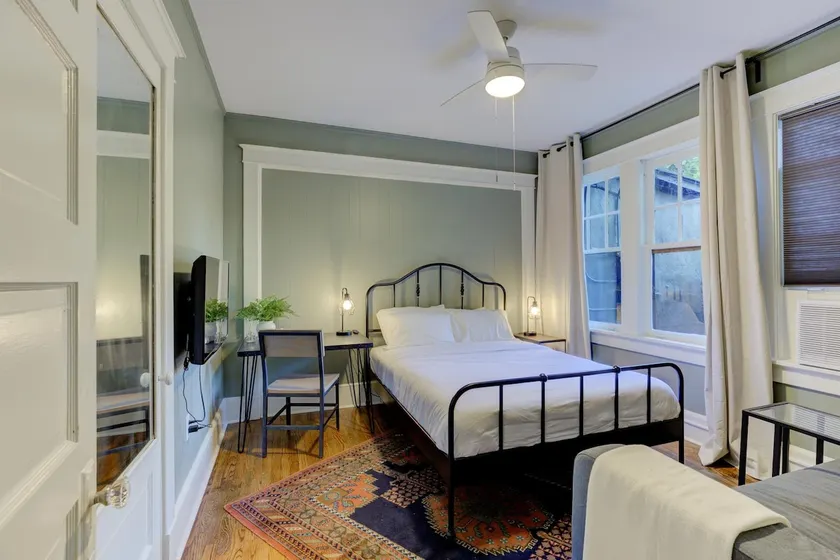 Peaceful Cozy Abode in Great Midtown Location! - Image 1