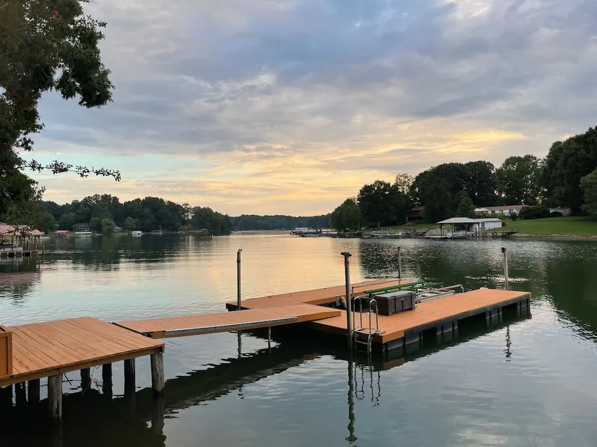 Lakefront Cabin - Lookout Lodge - on Lake Norman - Image 1